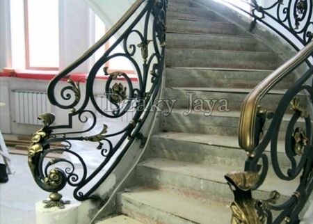 railing tangga besi tempa klasik modern untuk rumah klasik
